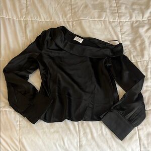 Bobbles and lace size small black top / flowy